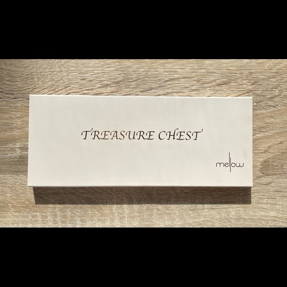 Mellow Cosmetics: Treasure Chest Eyeshadow Palette